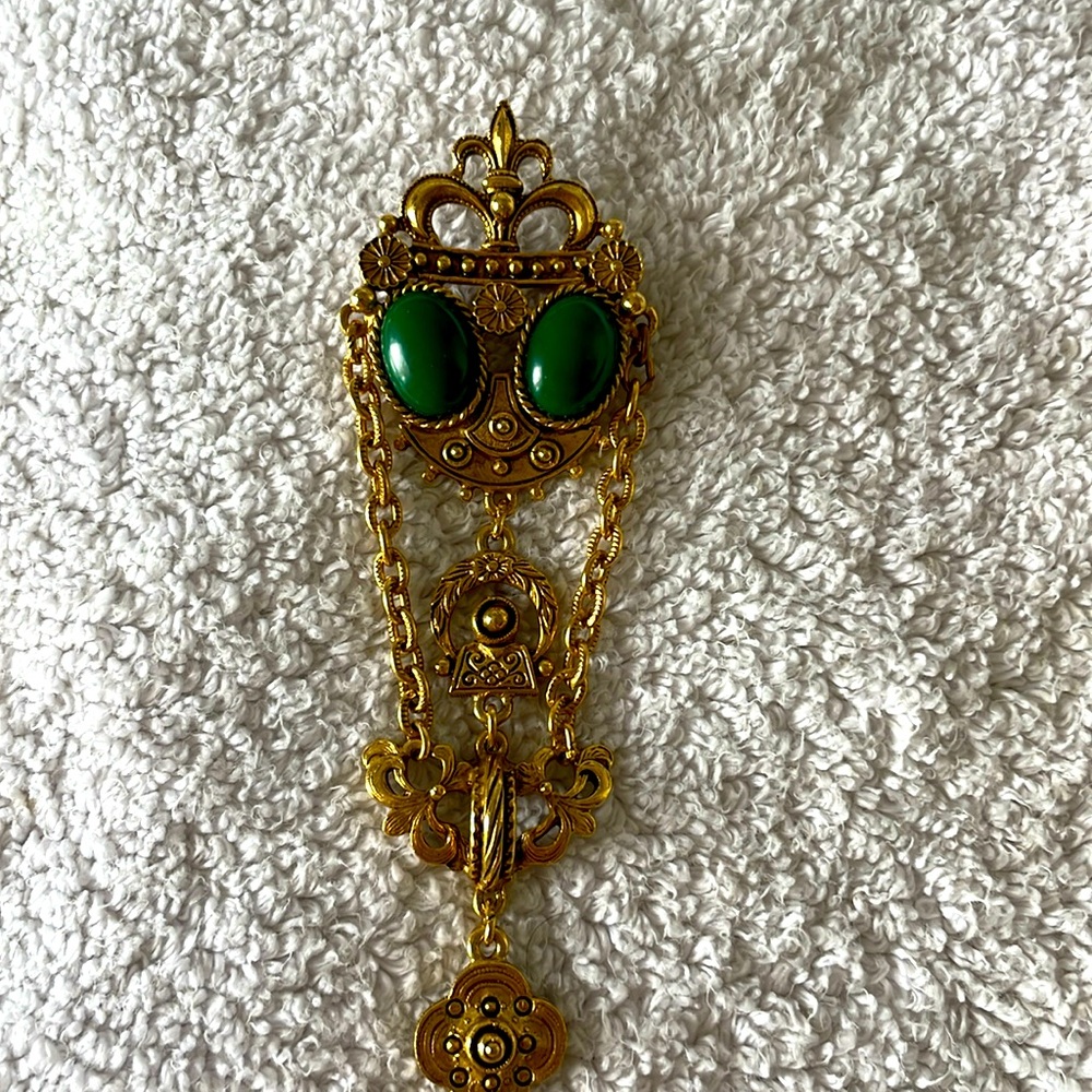 Florenza Victorian revival brooch pin Vintage. Fleur de lis design  Green EUC